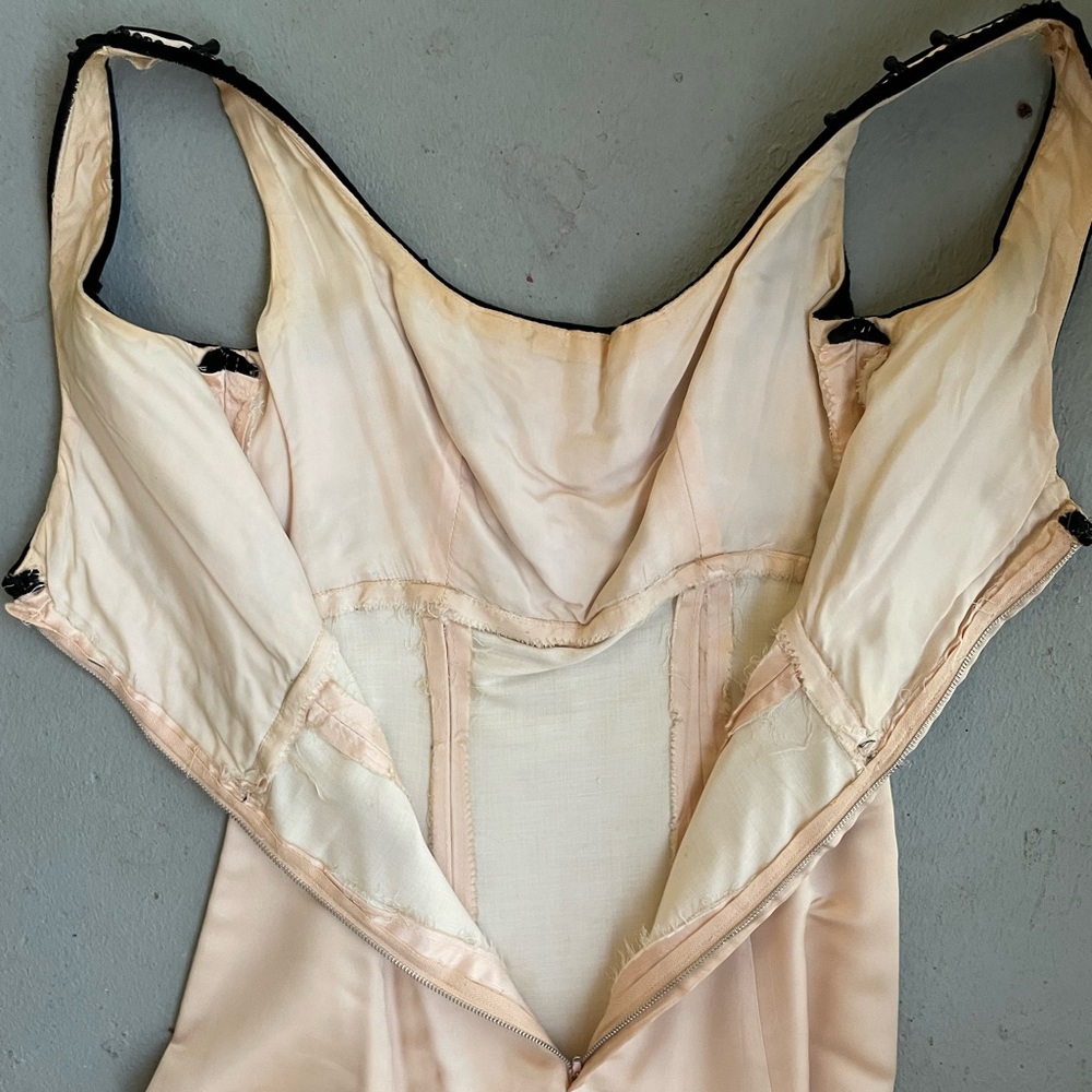 Stunning vintage satin gown - Picture 6 of 7